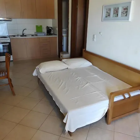 Spacious Luxury 2 Bedroom Apartment Near The Sea
